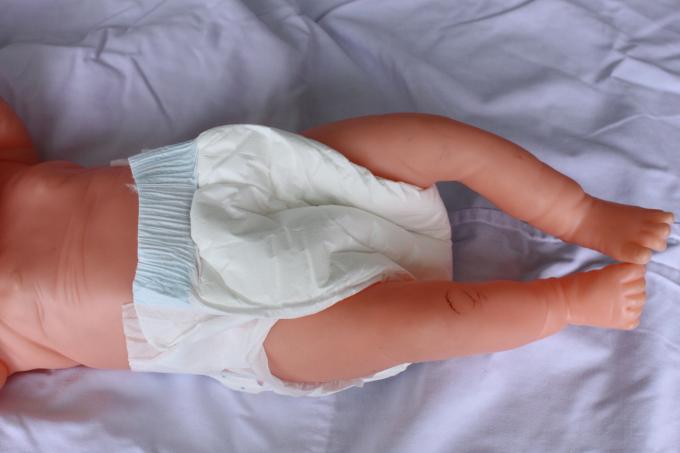 敏感な皮のための光線療法の使い捨て可能な新生のおむつ、新生の赤ん坊のおむつ