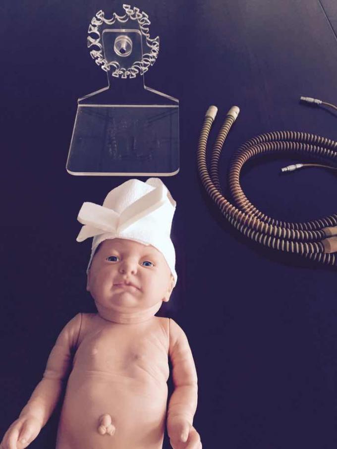 Y様式の呼吸管が付いている使い捨て可能な赤ん坊プロダクト新生の伸縮性がある帽子